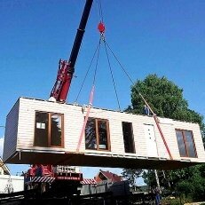 AV-modul. Монтаж мобильных зданий на участке осуществляется в среднем в течение 1-2 дней в зависимости от сложности.
